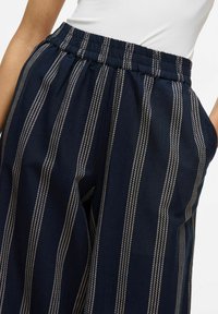 VILA CROPPED HIGH WAIST - Auduma bikses - navy blazer