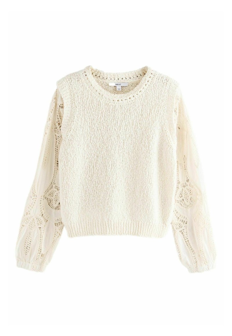 Kremowy sweter z teksturowanym dzianinowym korpusem i przezroczystymi balonowymi rękawami z koronką, zdobionymi kwiatowym wzorem. Okrągły dekolt i ribbowe wykończenie u dołu.
