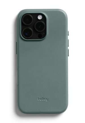 Custodia per telefono verde e strutturata con ritagli per le lenti della fotocamera, realizzata in materiale sintetico. Presenta un logo del marchio in rilievo.