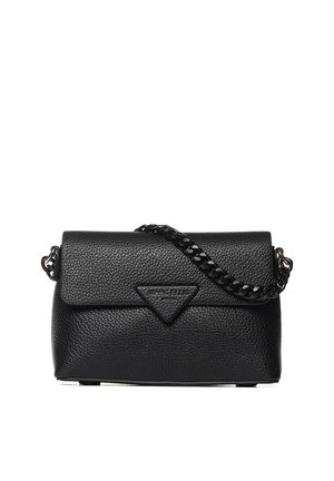 Borsa a tracolla in pelle nera con finitura testurizzata, pattina frontale triangolare e tracolla a catena. Presenta un logo sottile impresso sul davanti.
