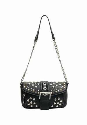 Sac bandoulière en cuir noir avec clous argentés, fermeture à boucle, poche zippée et bandoulière chaîne avec détail poignée en cuir.