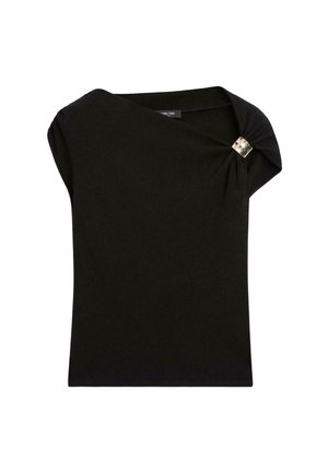 Sort kortærmet top med asymmetrisk halsudskæring og en guldtonet detalje ved skulderen. Blødt materiale med en glat tekstur.
