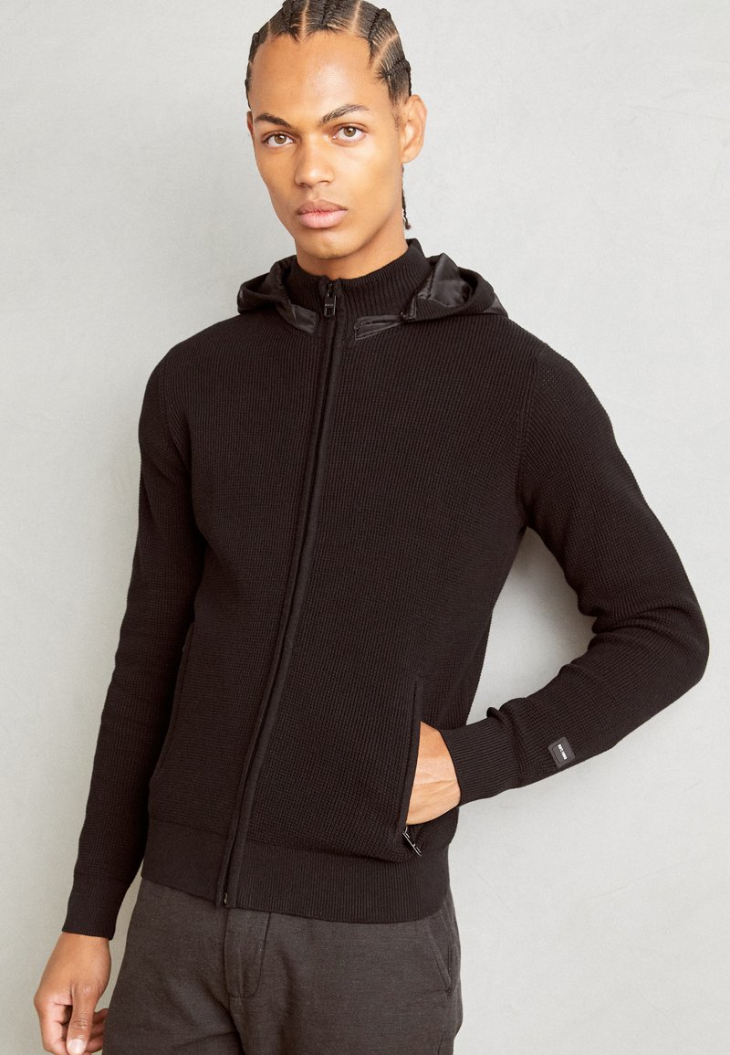 INDICODE JEANS Strickjacke - black