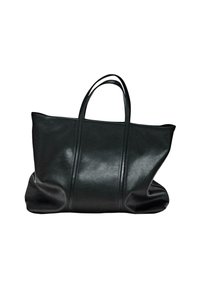 Grote zwarte leren totebag met twee handvatten, voorzien van een gladde textuur en een minimalistisch ontwerp, zonder zichtbare logo's of patronen.