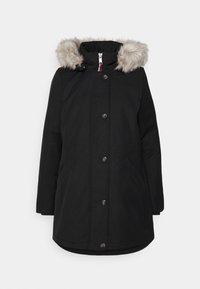 Parka nera con cappuccio in pelliccia sintetica, bottoni frontali, due tasche laterali e taglio dritto. Tessuto texturizzato con una finitura liscia.