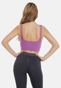 SQUATPROOF CROP - Formujúca podprsenka - purple