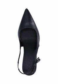 Chaussure en cuir noir avec un bout pointu, dos ouvert et une fine lanière. Présente un accent noué sur le côté. Texture lisse et design épuré.