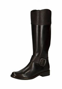 Bota de cuero negro hasta la rodilla con un puño texturizado trenzado, una correa tejida con una hebilla de plata y una punta redondeada. Diseño de tacón plano.