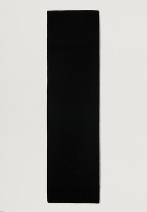 Juodas megztinis šalikas su gumuotu kraštu ir iškilniu "C" logotipu. Apima lygų tekstūrą, ilgą stačiakampį pavidalą ir vientisą spalvą.