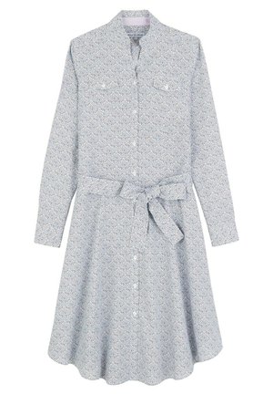 Robe à motif bleu avec des manches longues, un devant boutonné, deux poches poitrine, une ceinture à la taille et un ourlet évasé. Fabriquée en tissu léger.