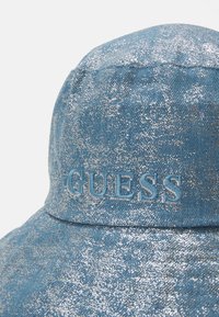 Guess RAIN HAT - Šešir - silver