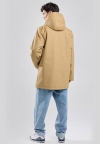America Today REGEN  PADDED - Sadetakki - camel