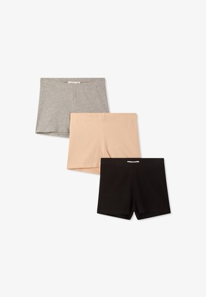 Tre paia di pantaloni shorts aderenti: uno grigio, uno nudo e uno nero. Realizzati in tessuto morbido con un design semplice e senza decorazioni visibili.