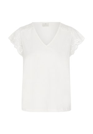 Blouse blanche à col en V avec manches courtes en dentelle ornées de motifs floraux, présentée sur un fond uni.