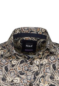 Camicia nera con motivo paisley, dettagli in marrone e oro, colletto con bottoni e vestibilità regolare, realizzata in tessuto morbido.