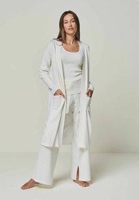 Unausgewählt, bonewhite