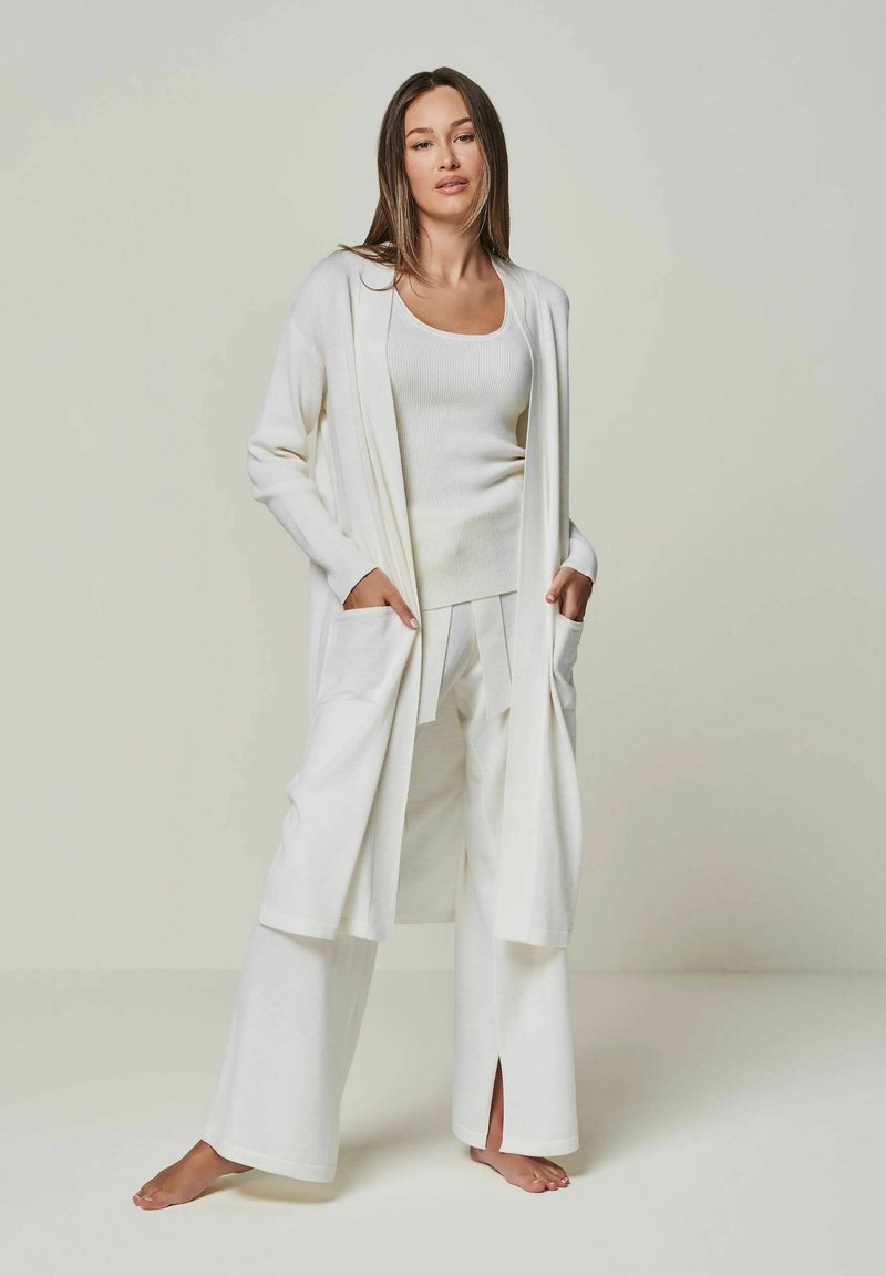 YOU LOOK PERFECT MERINO WOOL KNIT HOUSE SUIT SET 3 PIECES - Nachtwäsche Set - bonewhite