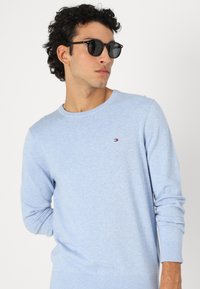 Tommy Hilfiger ESSENTIAL CREW NECK - Jumper - vessel blue