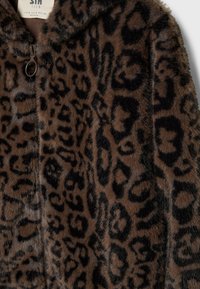 Stradivarius Vinterjakker - dark brown