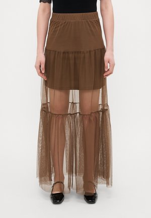 Brun, lagdelt tyllskjørt med elastisk midje, med en gjennomsiktig design og en lengre kant med frynse-detaljer på bunnen.