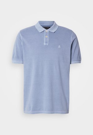 Polo shirt in light blue, made of soft cotton, featuring a two-button placket, short sleeves, and a small embroidered logo on the chest.
