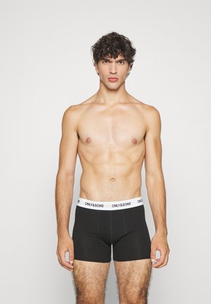 Schwarze Boxer Briefs mit weißem "ONLY & SONS" Bund, aus weichem Stoff gefertigt. Das Design bietet eine enganliegende Passform und eine Länge bis zur Mitte des Oberschenkels.