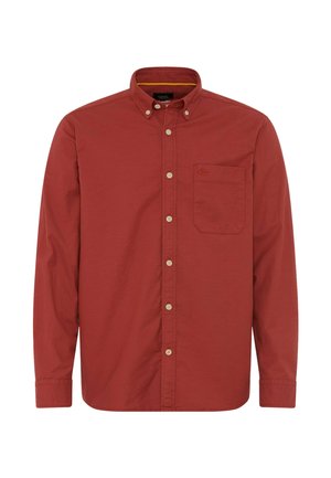 Langærmet skjorte i rustfarve med knapper, button-down krave og brystlomme, vist forfra på hvid baggrund.