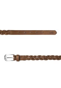 Cinturón de cuero trenzado marrón con hebilla de metal plateado. Presenta agujeros espaciados uniformemente y logo grabado cerca de la punta. Acabado texturizado.