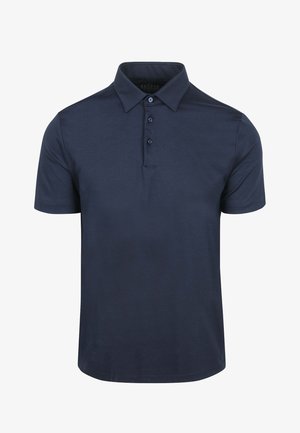 Marineblauwe polo gemaakt van gladde stof; heeft een klassieke kraag, drie knopen en korte mouwen met een rechte zoom.