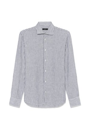Camicia da uomo a maniche lunghe con bottoni, a righe verticali bianche e grigie, colletto classico e polsini con bottoni, distesa su sfondo bianco.