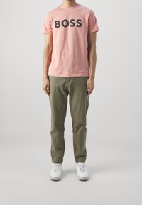 BOSS Triko s potiskem - pink