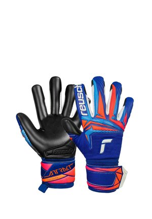 Guanti da portiere blu, rossi e bianchi con palmo nero, cinturini al polso con etichetta "ATTRACT INFINITY" e marchio "reusch" su dita e palmo.
