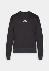 Sort sweatshirt med lange ærmer, rund halsudskæring og ribbede cuffs. Har et lille hvidt Adidas-logo på brystet. Blød stofstruktur.