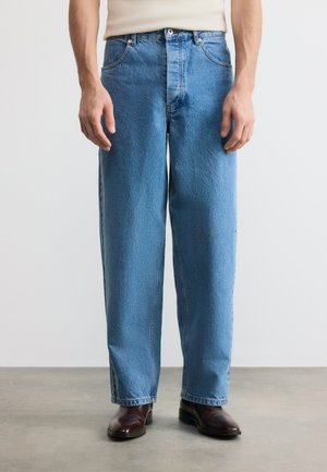 HANNES  - Laza szabású farmerek - light blue wash