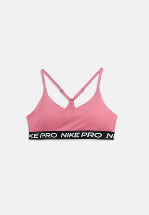Brassière de sport rose avec bretelles réglables en dos nageur et bande élastique noire portant l'inscription "NIKE PRO" en blanc.
