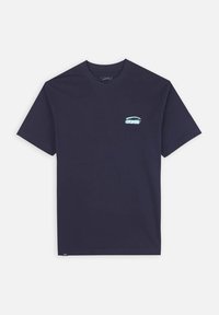 Camiseta de algodón azul marino de manga corta, cuello redondo y pequeño logo en aqua en el pecho. Textura suave, corte casual, diseño minimalista.