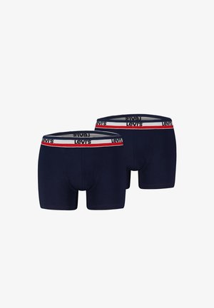 Paar marineblaue Levi's Boxershorts mit weißen, roten und marinefarbenen Markenbund, nebeneinander auf weißem Hintergrund dargestellt.