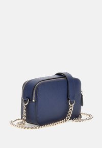 Guess NOELLE CROSSBODY CAMERA - Borsa a tracolla - blau