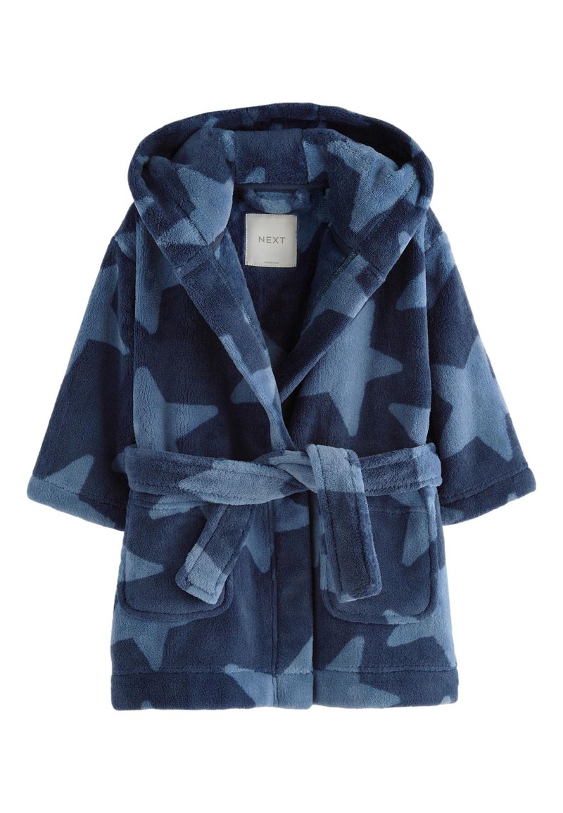 Mørkeblå fleecemorgenkåbe med stjernemønster i forskellige nuancer af blå, med hætte, bælte og sidelommer. Blød tekstur.