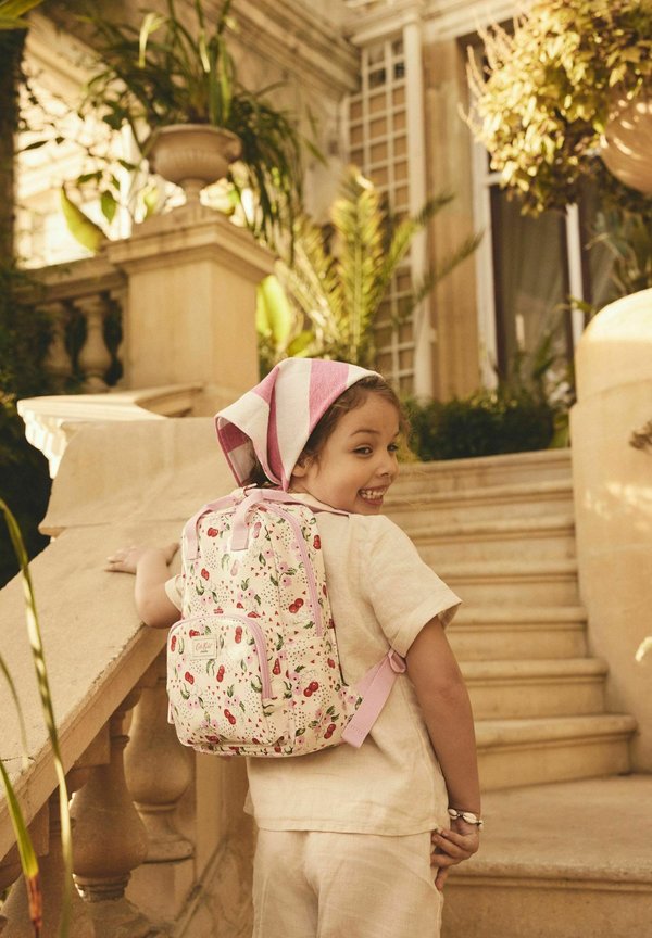 MEDIUM HEARTS – Tagesrucksack – ecru cherry