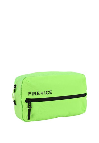 Neon groene rechthoekige tas met zwarte ritssluiting en accenten; voorzien van het "FIRE + ICE" logo; gemaakt van gladde stof met een gestructureerd bovenpaneel.