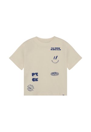 T-shirt beige en coton à manches courtes. Présente cinq impressions graphiques bleues, comprenant du texte et des motifs, dans divers styles et tailles.