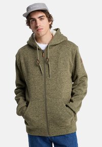 Groene rits-hoodie met een gestructureerde afwerking, voorzien van trekkoorden, voorzakken en een zachte binnenvoering.