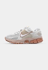 ZOOM VOMERO 5 - Joggesko - phantom/summit white/particle beige/terra blush/mineral clay