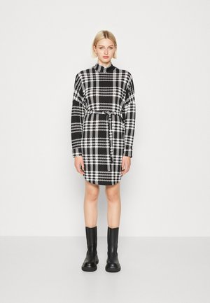 Noisy May NMCITY AVA SHORT DRESS - Svetríkové šaty - black/white