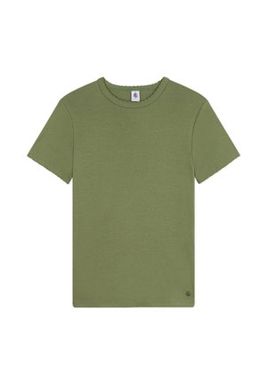 T-shirt manches courtes vert olive en tissu léger avec un col festonné et un ourlet droit. Présente un petit détail de logo en bas.