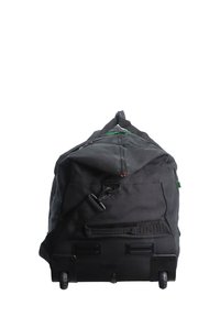 Borsa da viaggio nera con ruote, realizzata in tessuto resistente, dotata di un compartimento principale con cerniera e di una base piatta con due ruote per un facile trasporto.
