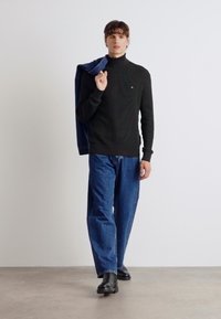 Tommy Hilfiger STRUCTURE ROLL NECK - Pulover - black