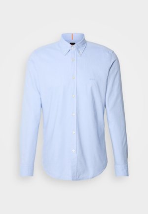 Svjetloplava dugosvjetna košulja na dugih rukava od pamuka, s oštrim kragnom, suptilnom vezom logotipa i klasičnim gumbima.