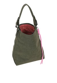 Borsa a tracolla in tessuto verde con una trama liscia, un interno rosa e una tracolla rosa a contrasto. Presenta una chiusura con zip e una forma strutturata.